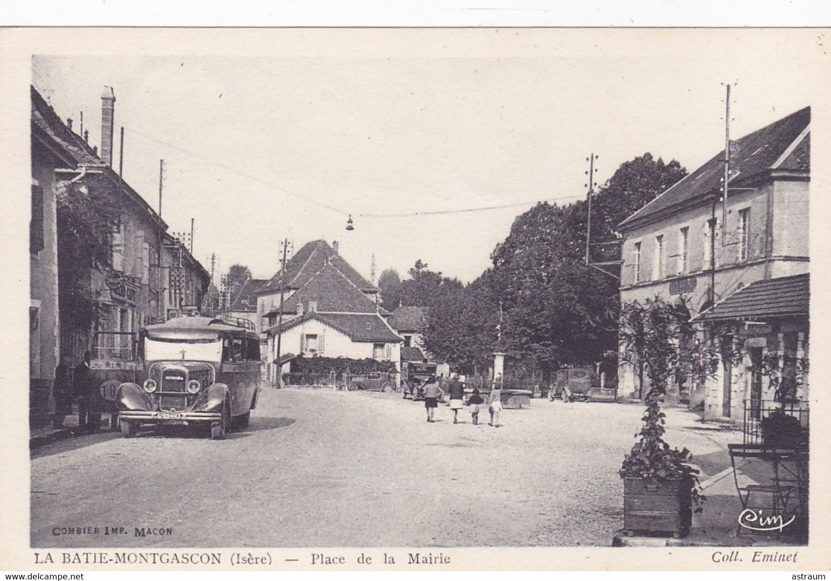 Cpa- 38 - La Batie Montgascon -animée- Place De La Mairie - Autocar U23 Citroen 1938- Edi Cim - Collection Eminet - Andere & Zonder Classificatie