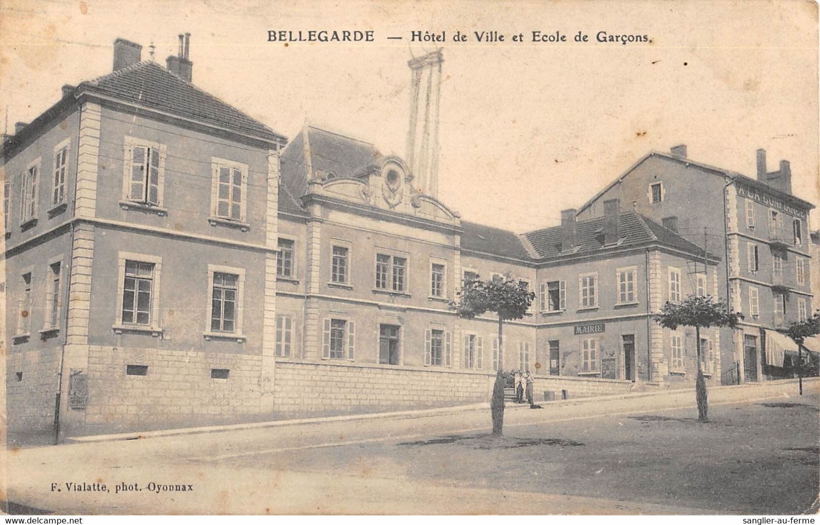 CPA 01 BELLEGARDE HOTEL DE VILLE ET ECOLE DE GARCONS - Bellegarde-sur-Valserine