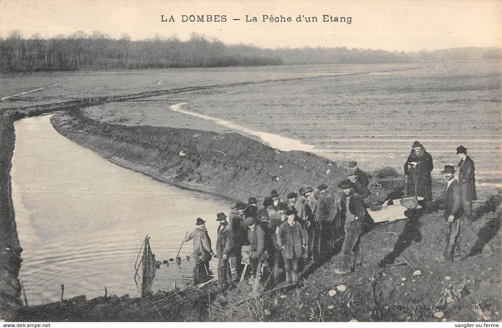 CPA 01 LA DOMBE PECHE D'UN ETANG - Non Classés