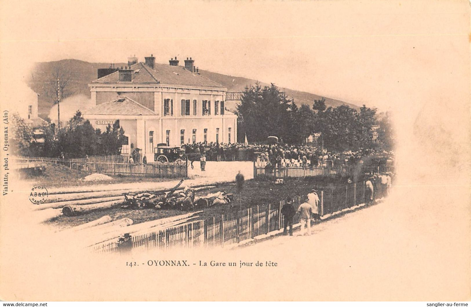 CPA 01 OYONNAX LA GARE UN JOUR DE FETE - Oyonnax