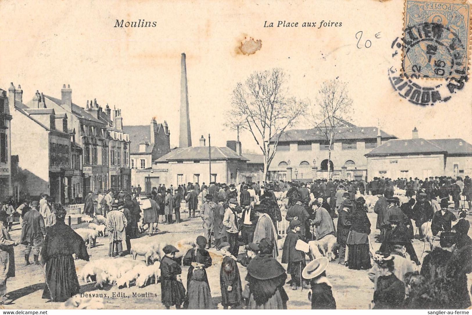 CPA 03 MOULINS LA PLACE AUX FOIRES - Moulins