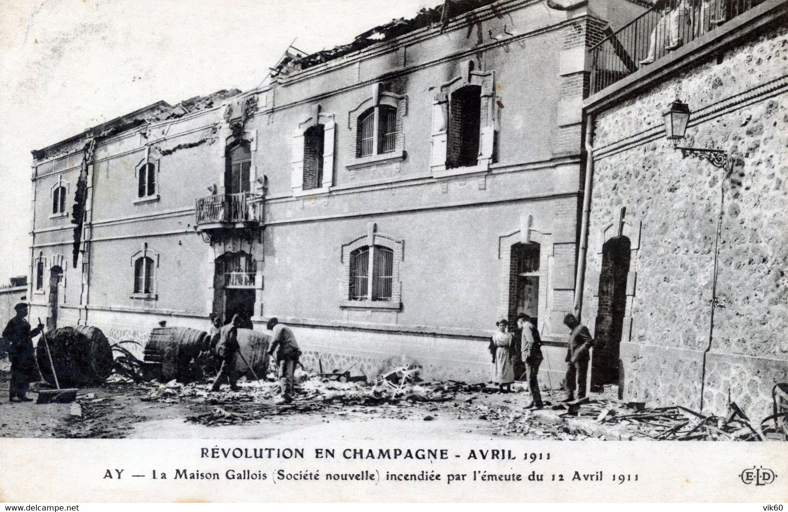 51  AY EN CHAMPAGNE  LA REVOLUTION DE 1911  LA MAISON GALLOIS INCENDIEE  (PLI VERTICAL) - Ay En Champagne