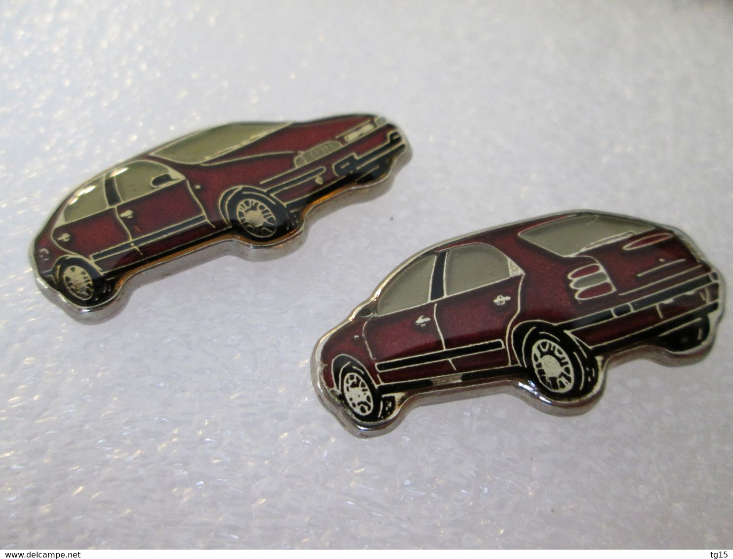 PIN'S    LOT 2     FIAT   BRAVA - Fiat