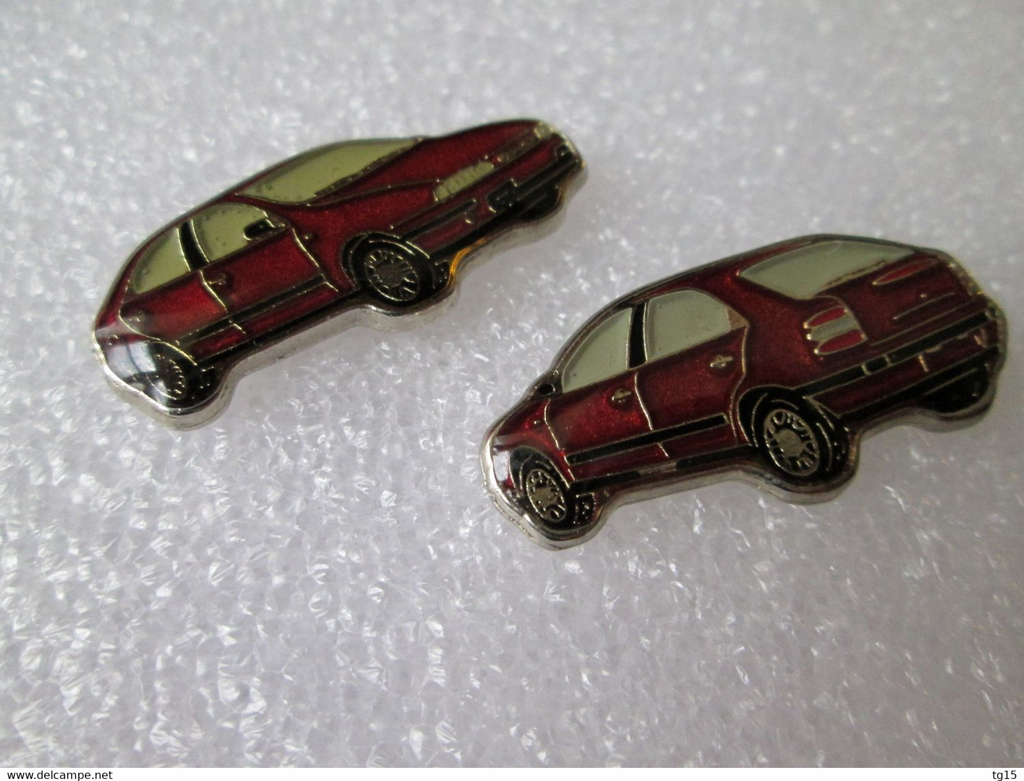 PIN'S    LOT 2     FIAT   BRAVA - Fiat