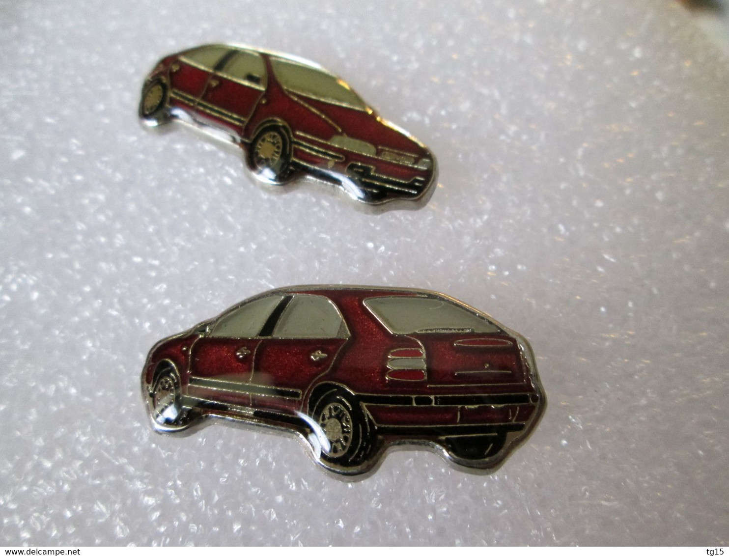 PIN'S    LOT 2     FIAT   BRAVA - Fiat