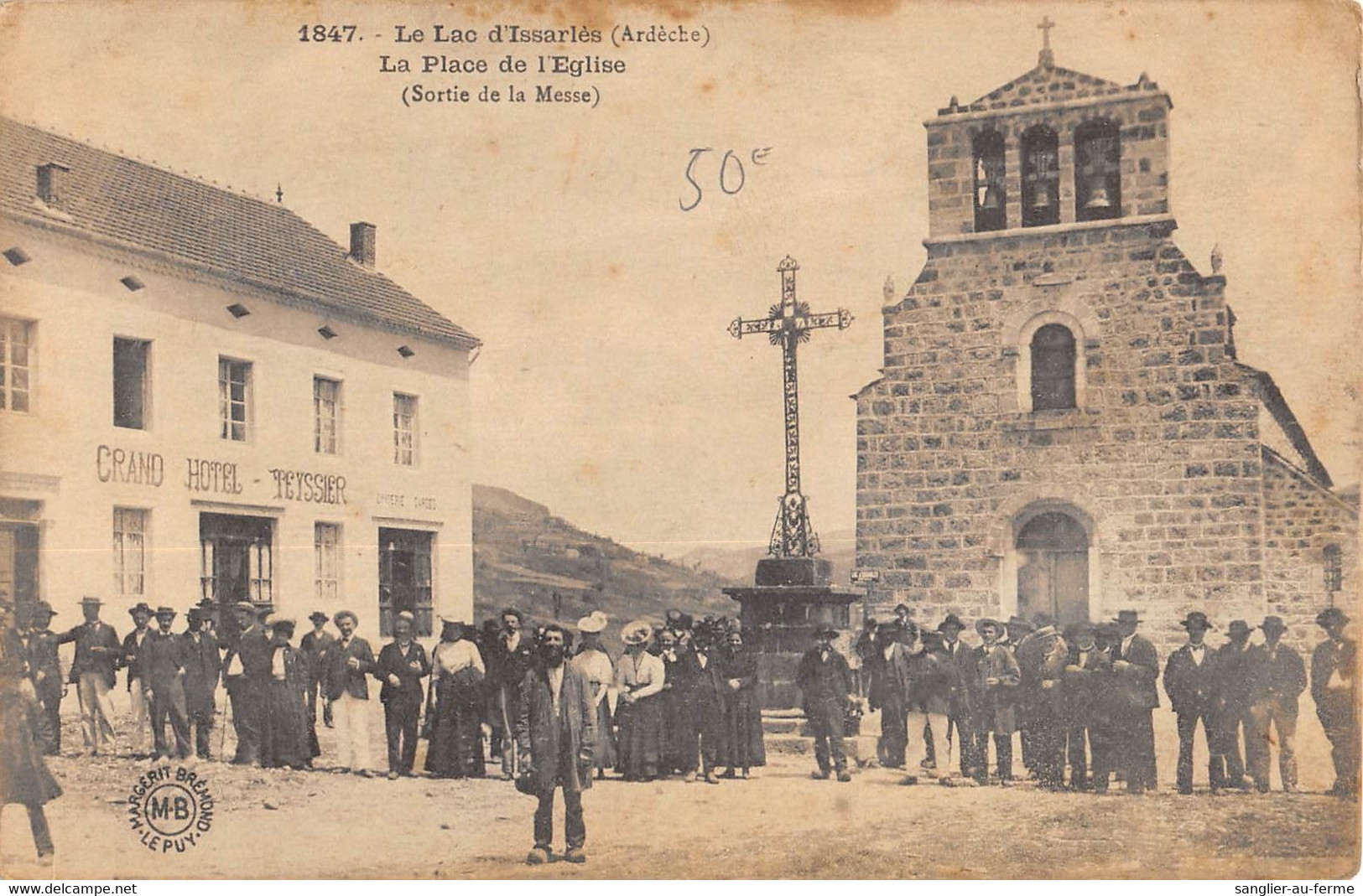 CPA 07 LE LAC D'ISSARLES LA PLACE DE L'EGLISE SORTIE DE LA MESSE - Otros & Sin Clasificación