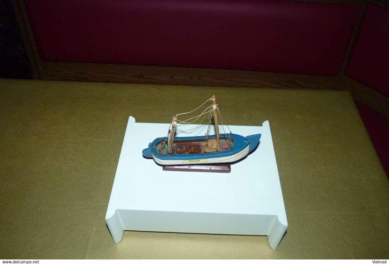 Maquette Bâteau Vintage En Bois "Toulon" Sur Socle - 17 Cm X 14 Cm Environ. - Boats