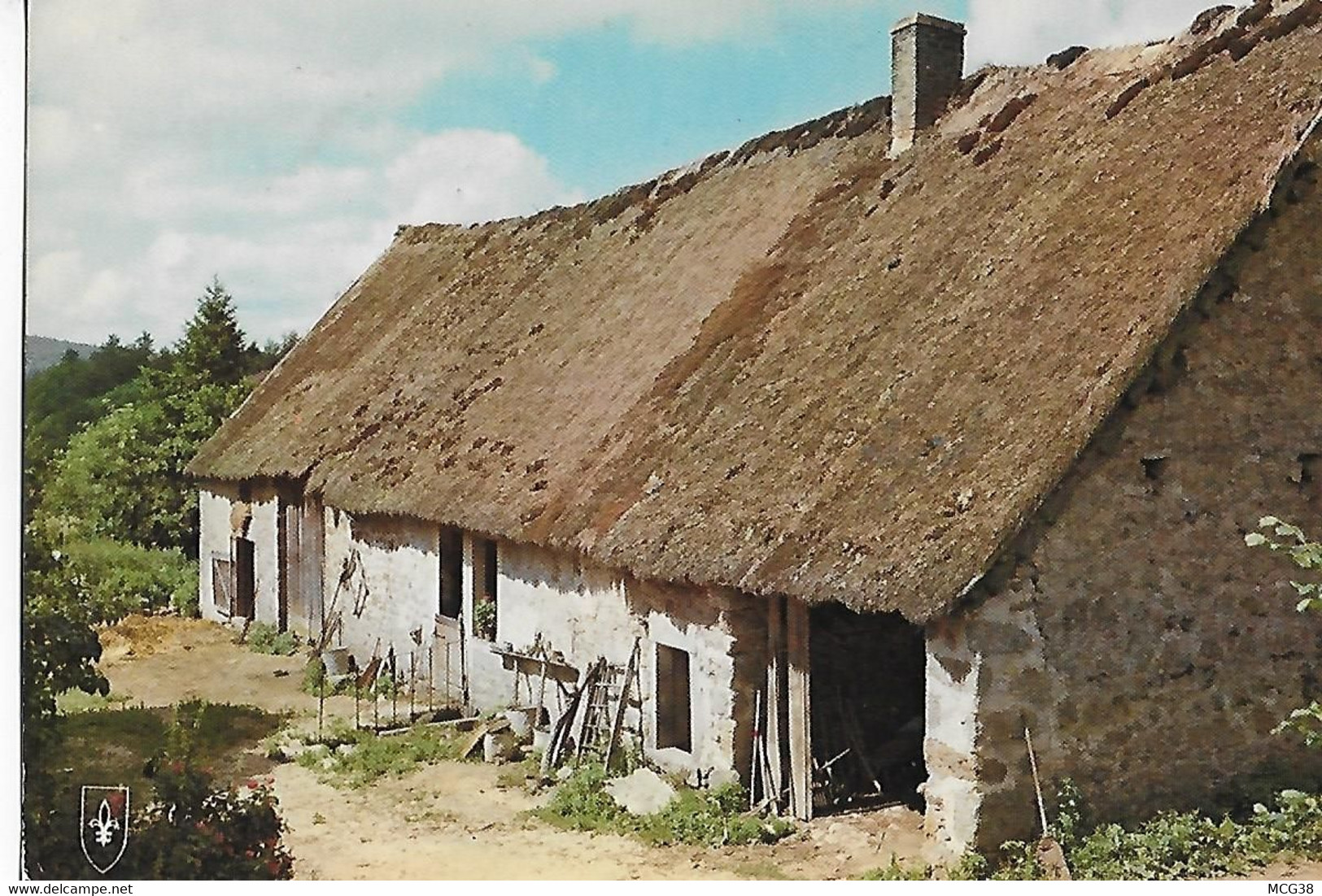 L ' AUVERGNE  PITTORESQUE  -  Vieille  Chaumière - Autres & Non Classés