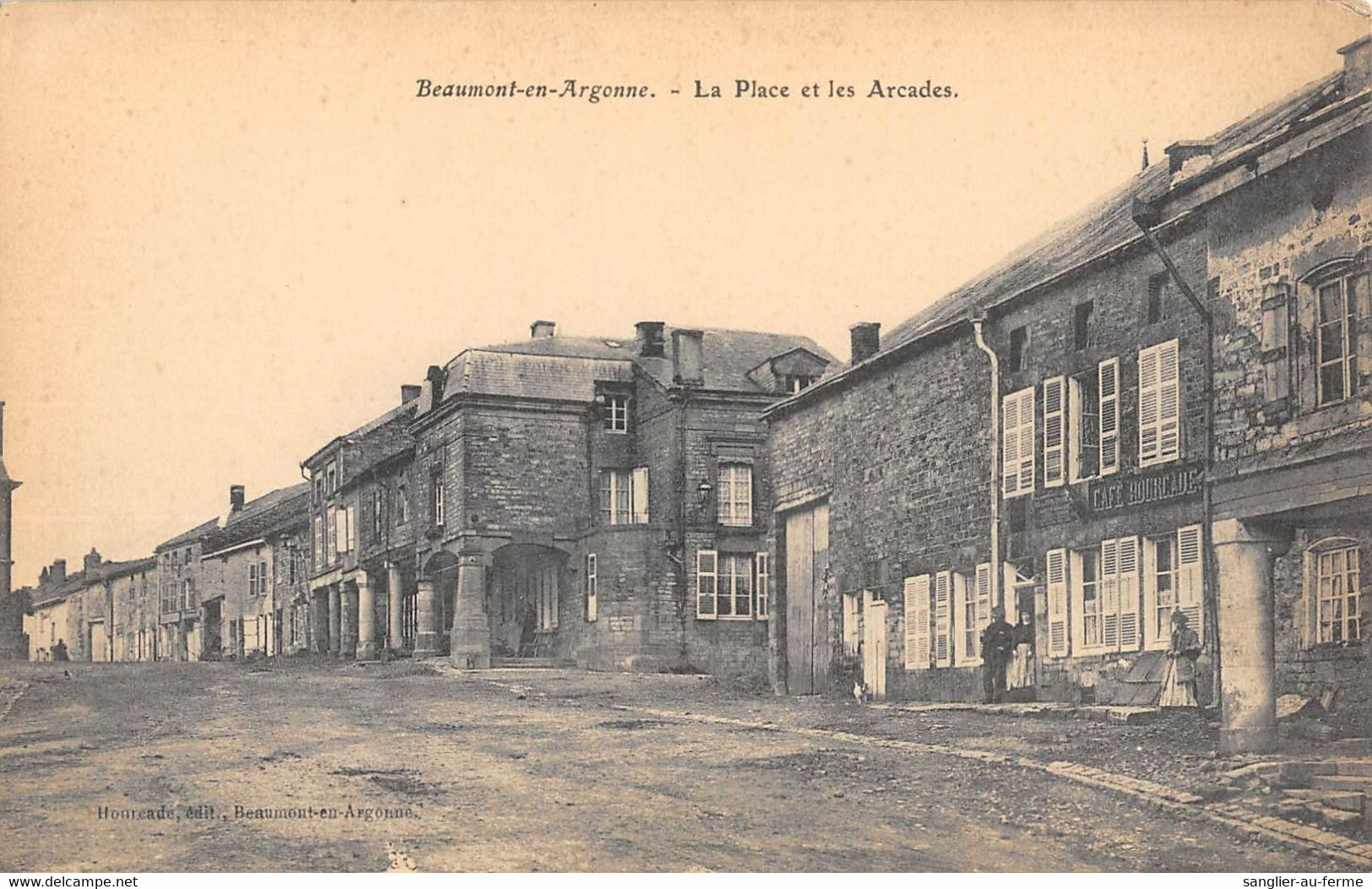 CPA 08 BEAUMONT EN ARGONNE LA PLACE ET LES ARCADES - Altri & Non Classificati