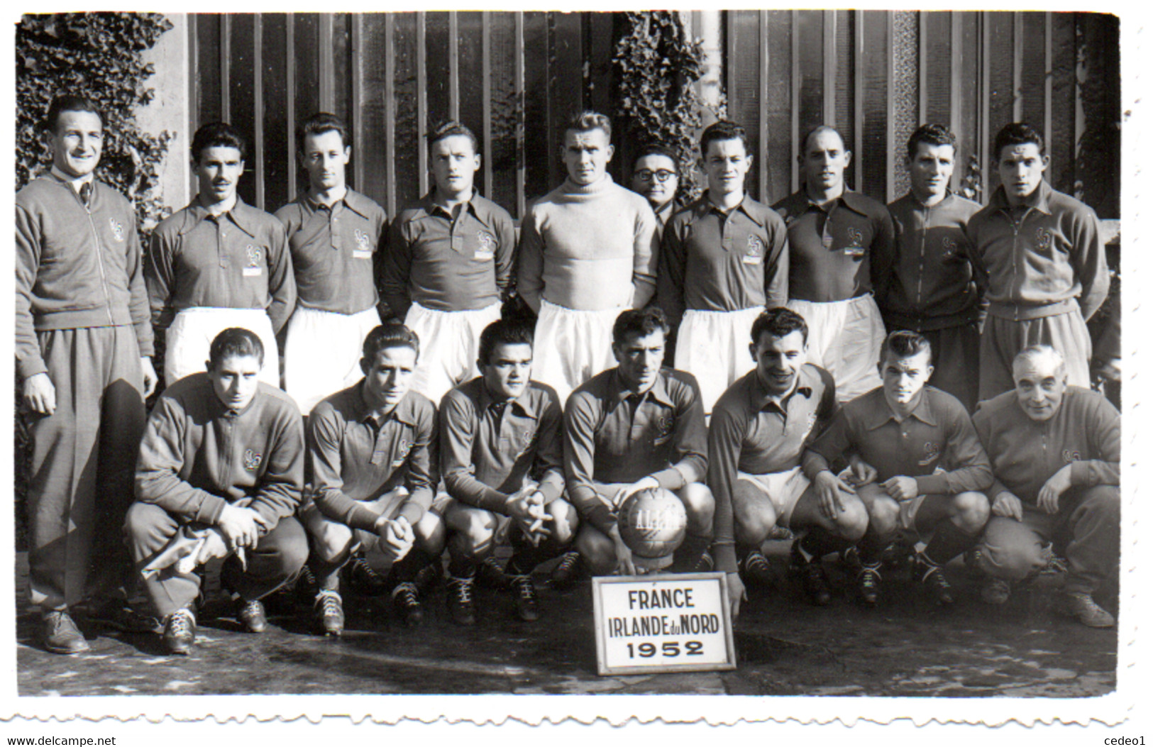 FOOT-BALL   PHOTO EQUIPE   FRANCE IRLANDE DU NORD  1952 - Deportes