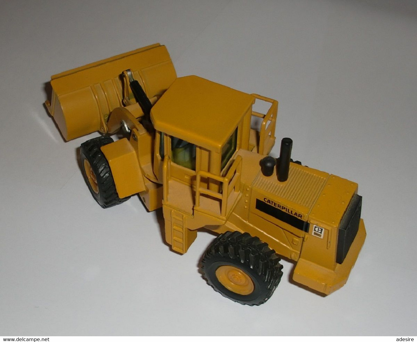 MODELL CATERPILLAR Nr.237, 1:50 Marke NZG, Made in West Germany, bewegliche Teile originalgetreu, ...