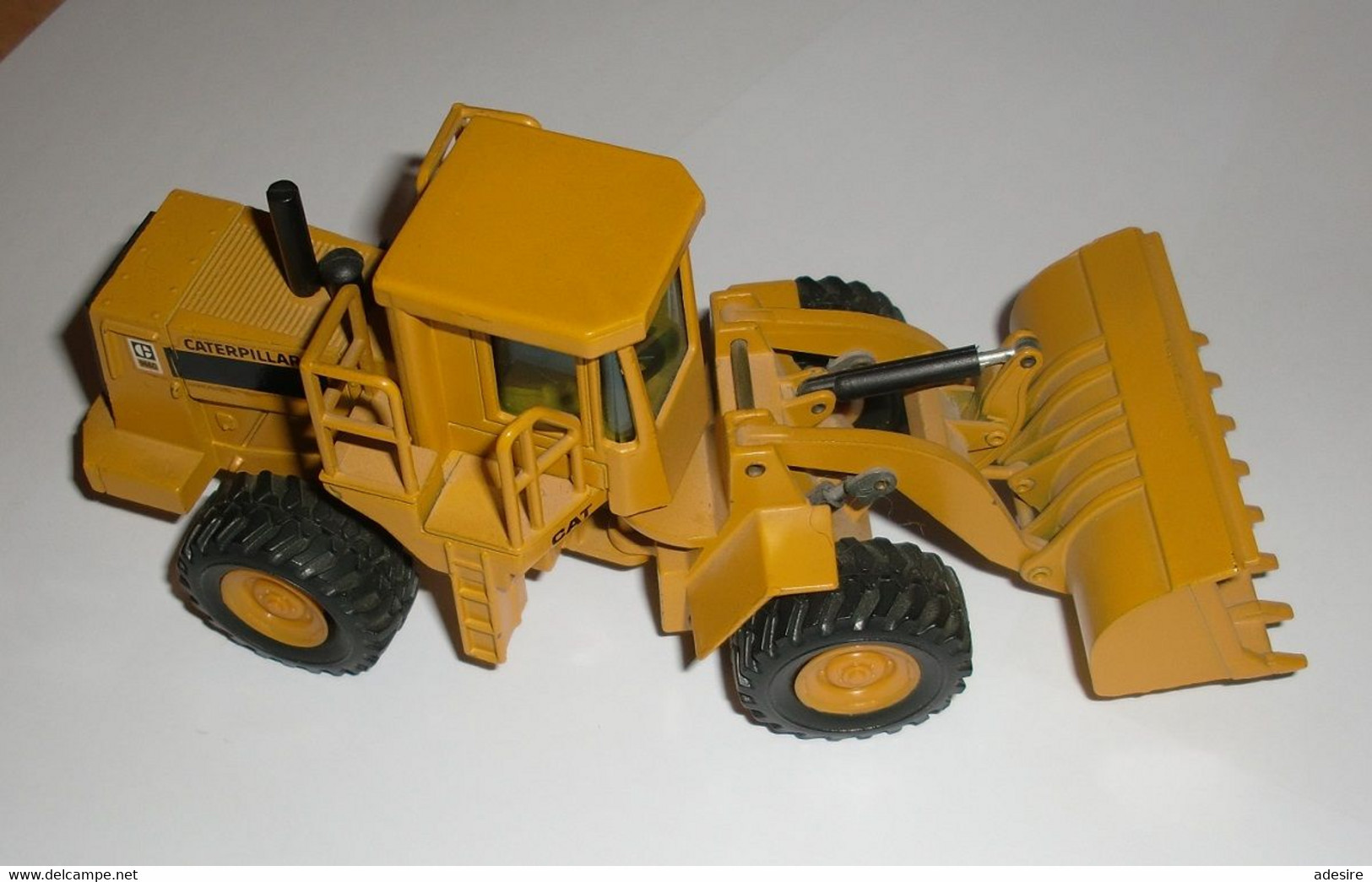 MODELL CATERPILLAR Nr.237, 1:50 Marke NZG, Made in West Germany, bewegliche Teile originalgetreu, ...