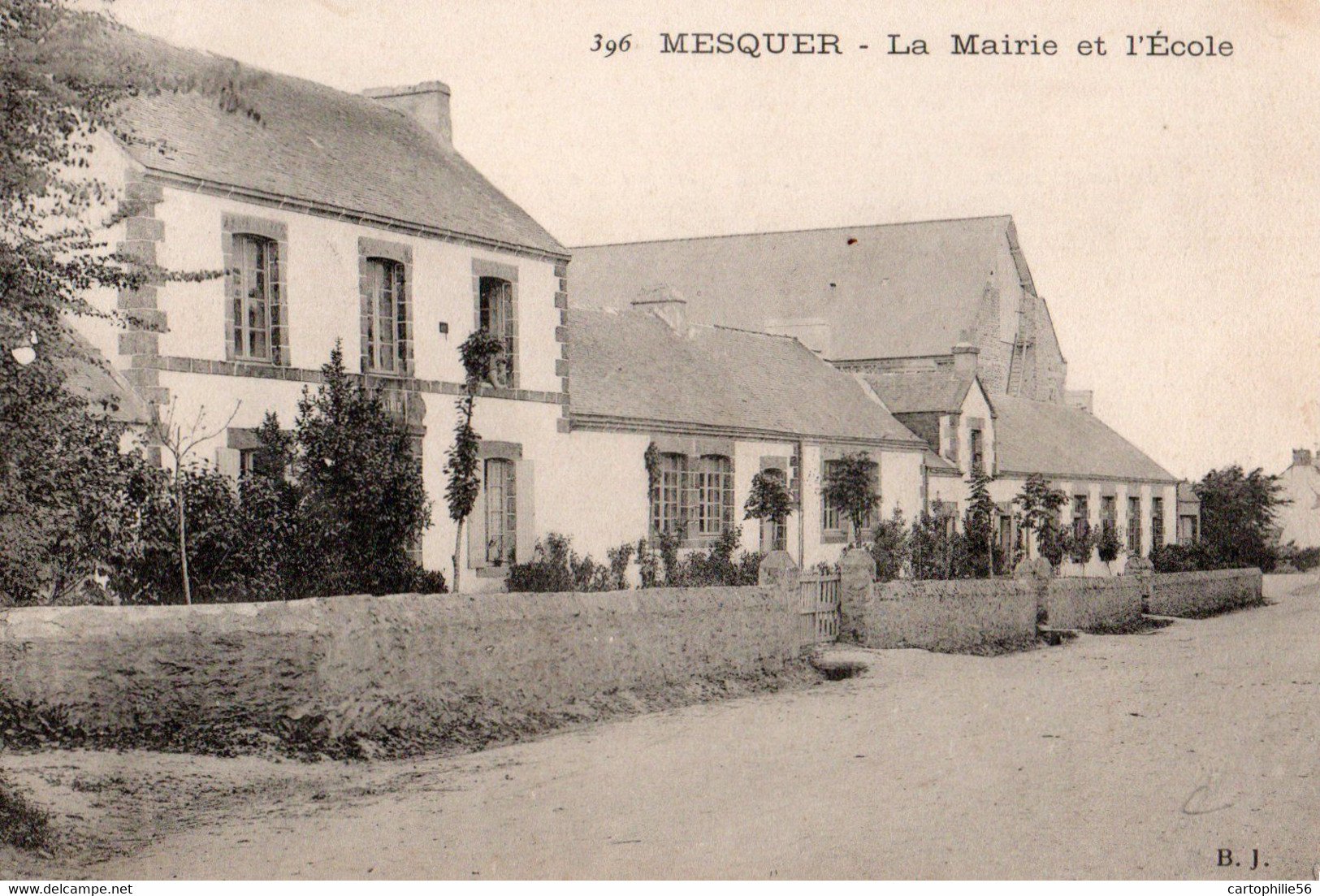 44 MESQUER - 396 - La Mairie Et L 'Ecole - Mesquer Quimiac