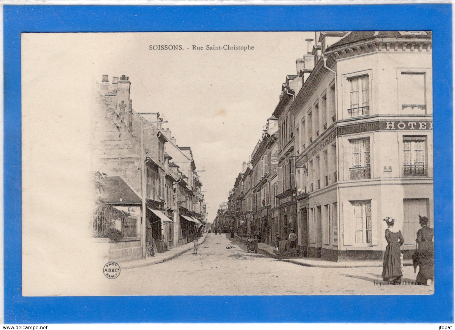 02 AISNE - SOISSONS Rue Saint-Christophe, Pionnière (voir Description) - Soissons