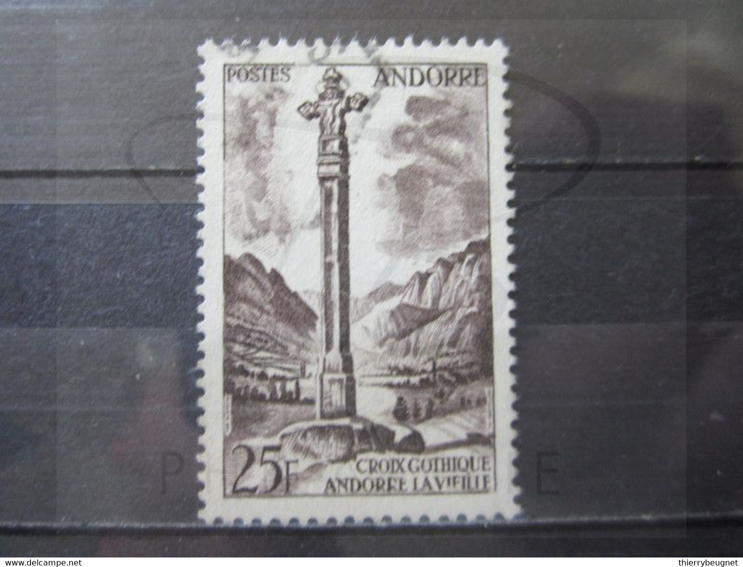 VEND BEAU TIMBRE D ' ANDORRE FRANCAIS N° 149 , CADRE BRISE !!! - Usados