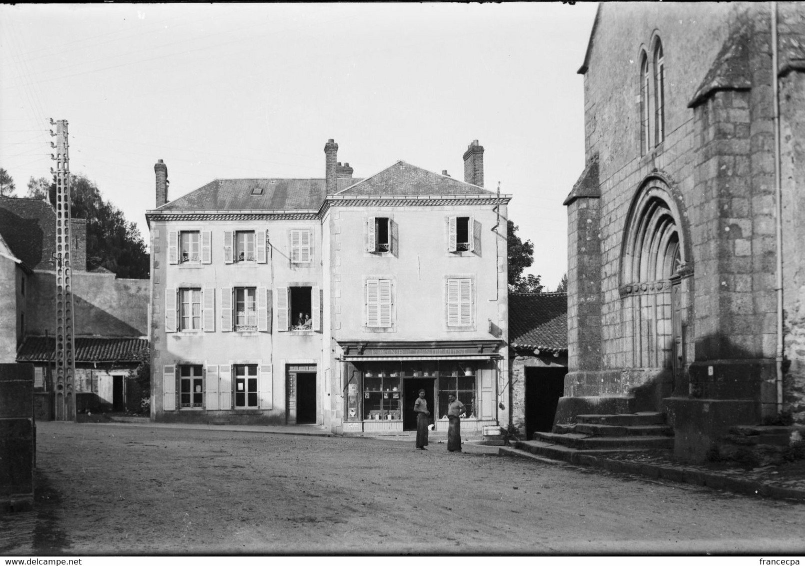 PN - 30 - HAUTE-VIENNE - DOURNAZAC - Place De La Mairie - Epicerie - Original Unique - Plaques De Verre