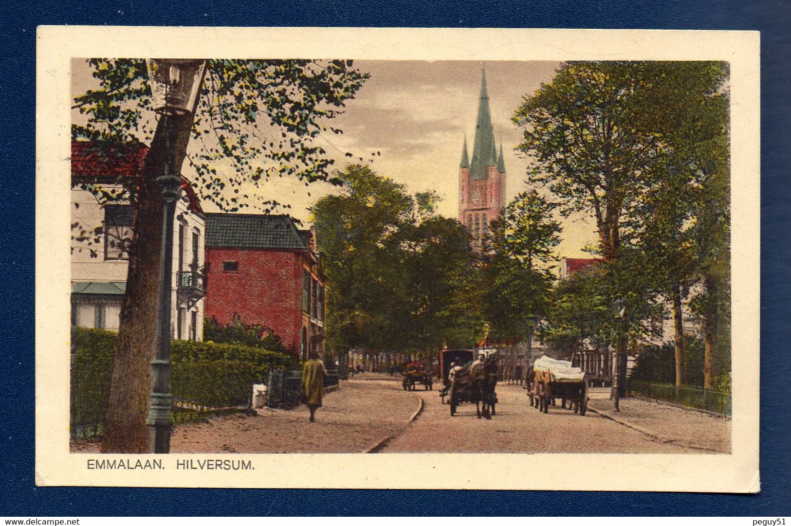 Pays-Bas. Hilversum. Emmalaan, église Saint Vith, Passants Et Chariots. 1924 - Hilversum
