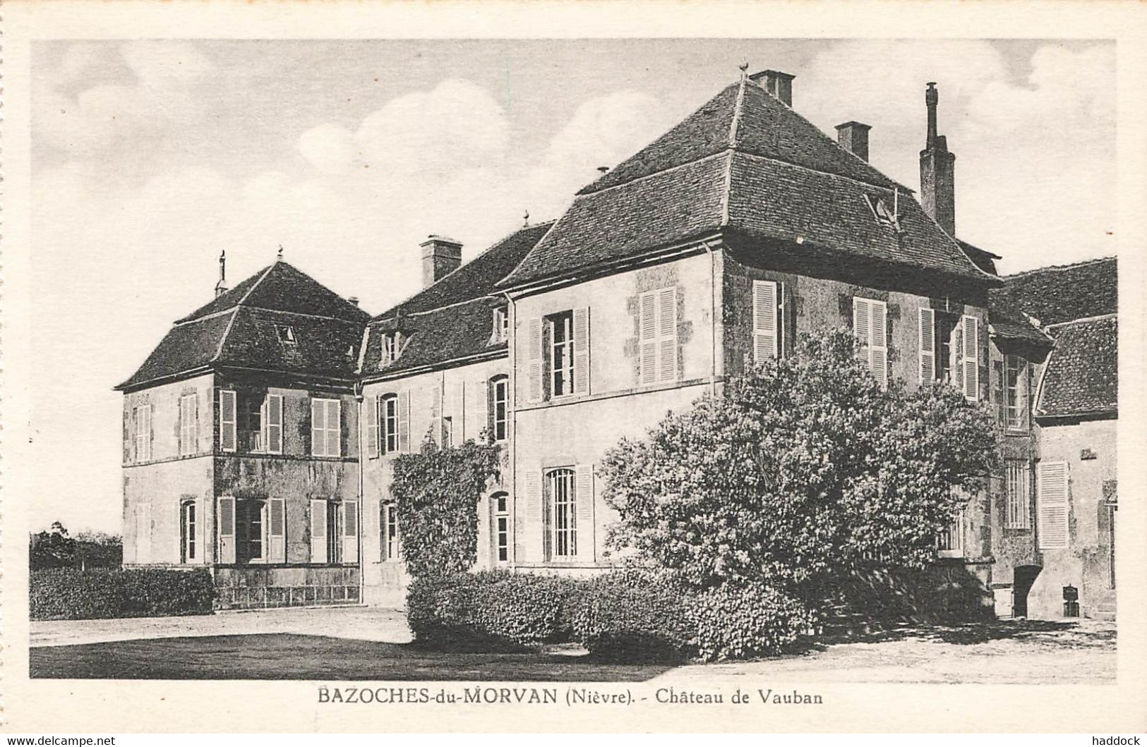 BAZOCHES DU MORVAN : CHATEAU DE VAUBAN - Bazoches