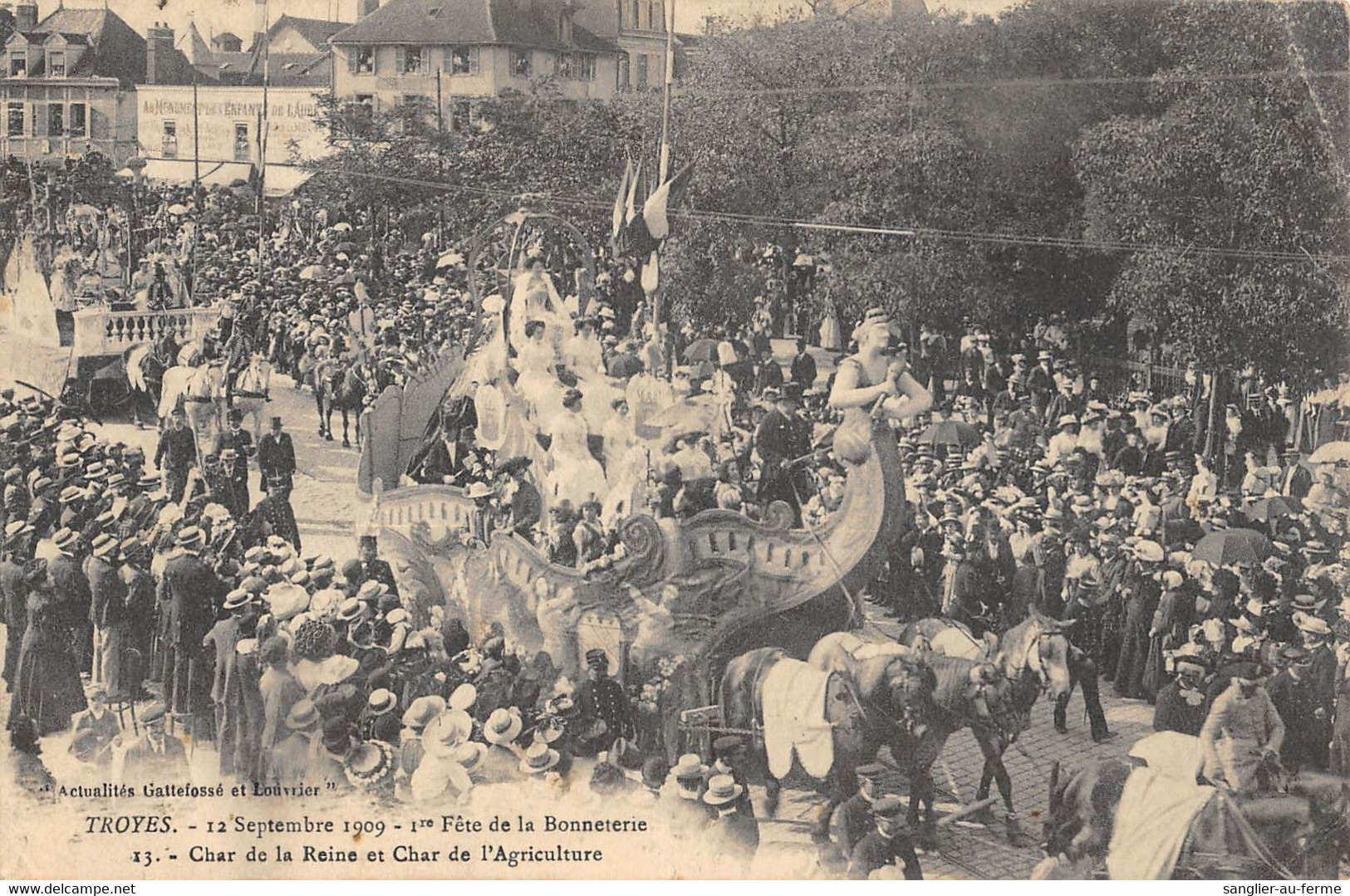CPA 10 TROYES 12 SEPTEMBRE 1909 1ere FETE DE LA BONNETERIE CHAR DE LA REINE ET CHAR DE L'AGRICULTURE - Troyes
