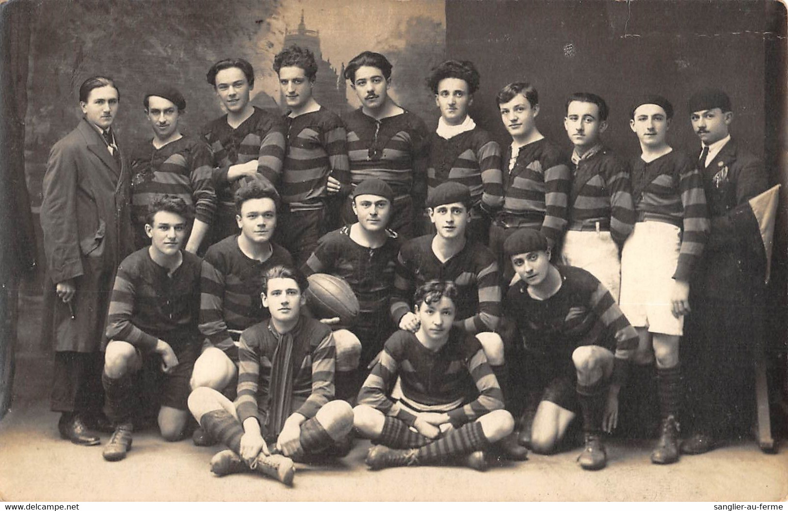 CPA 12 RODEZ CARTE PHOTO DE L'EQUIPE DE RUGBY (au Verso P.NOYRIGAT Artiste Photographe A Rodez N°3 - Rodez