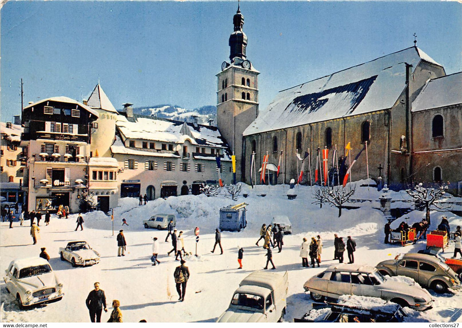 74-MEGEVE- LE COEUR DE LA STATION TAPIS DE NEIGE SUR LA PLACE DE L'EGLISE - Megève