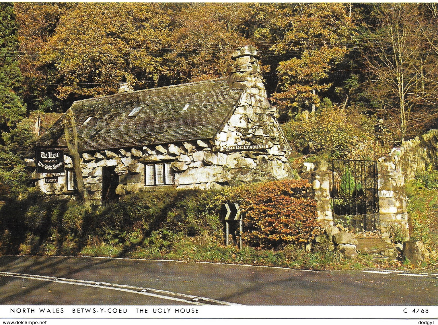THE UGLY HOUSE, BETWS-Y-COED, CONWY, NORTH WALES. UNUSED POSTCARD  Ph4 - Carmarthenshire