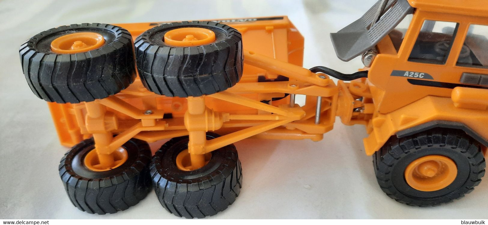 Cararama/Hongwell Volvo BM A25C 6x6 knikdumper 1/50