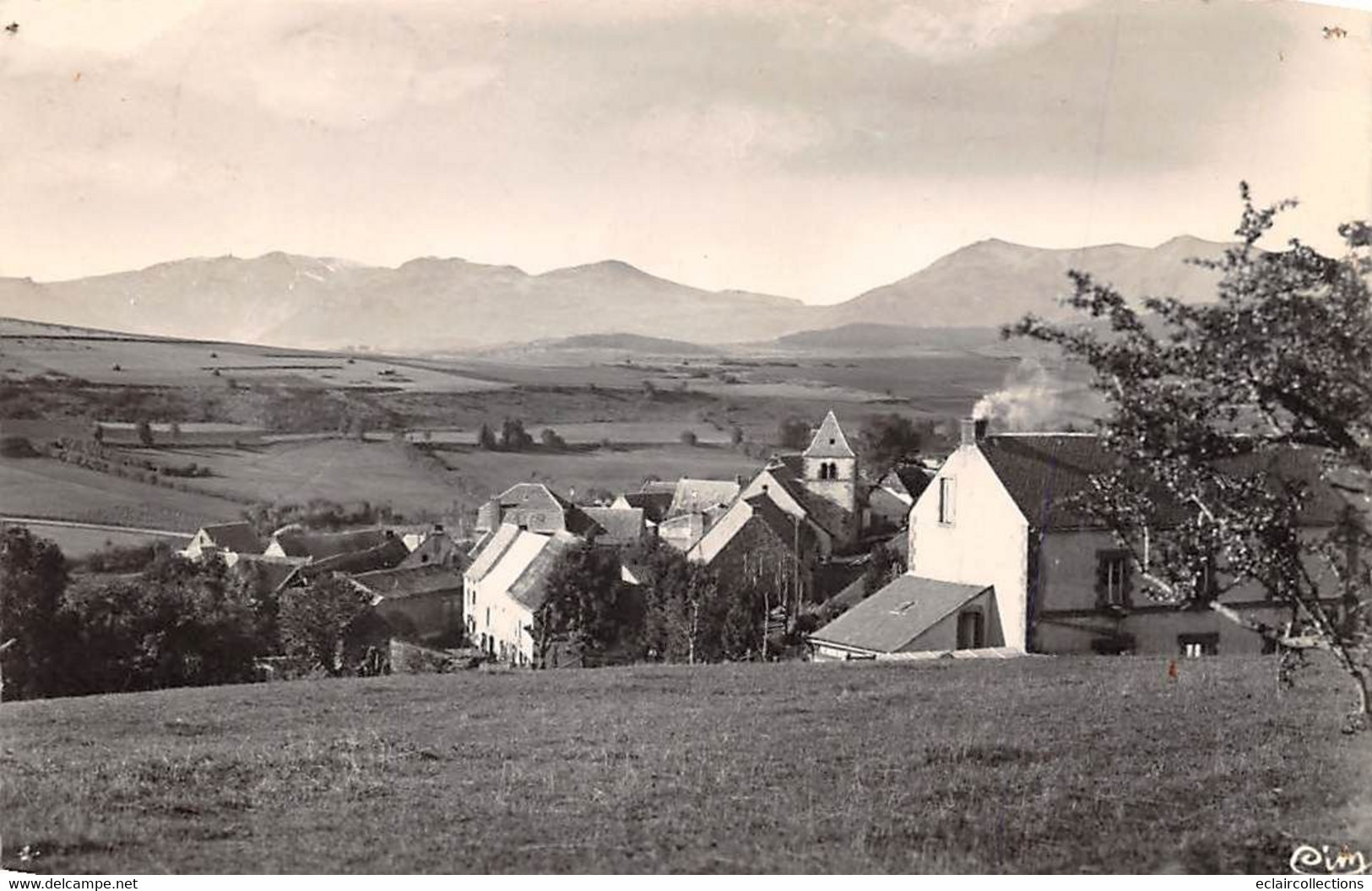 Le Vernet-Sainte-Marguerite       63         Vue Générale Et école   - 1951 -      (voir Scan) - Andere & Zonder Classificatie