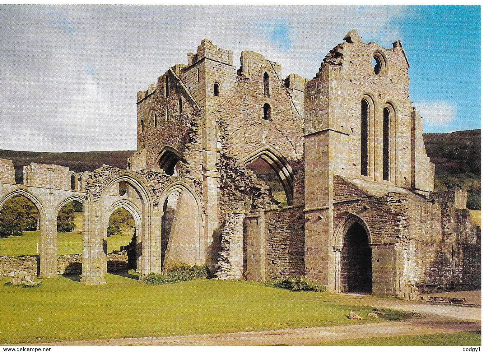 LLANTHONY PRIORY, LLANTHONY, WALES. UNUSED POSTCARD  Ph9 - Monmouthshire