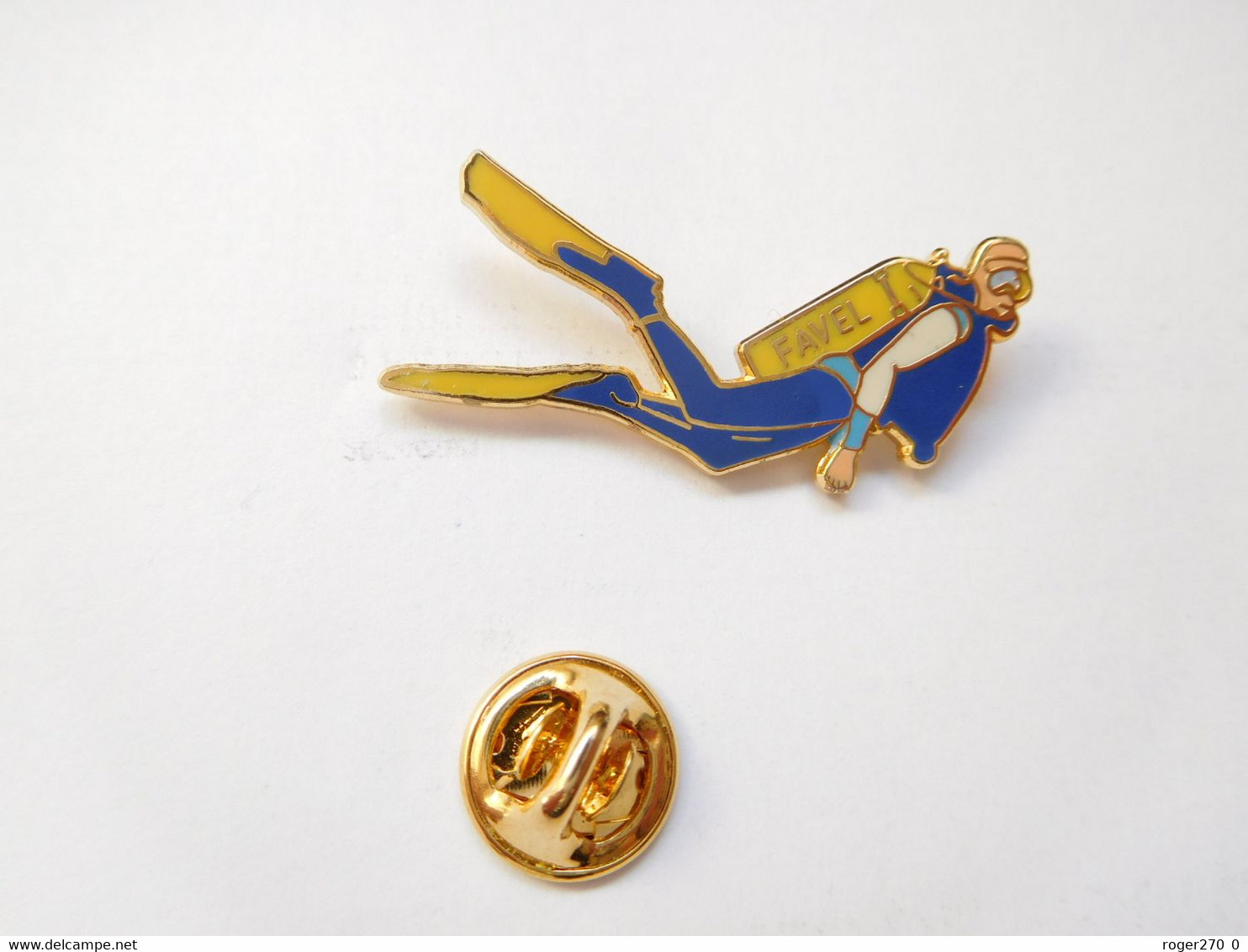 Superbe Pin's Pins En EGF , Plongée Homme Grenouille , Favel - Diving