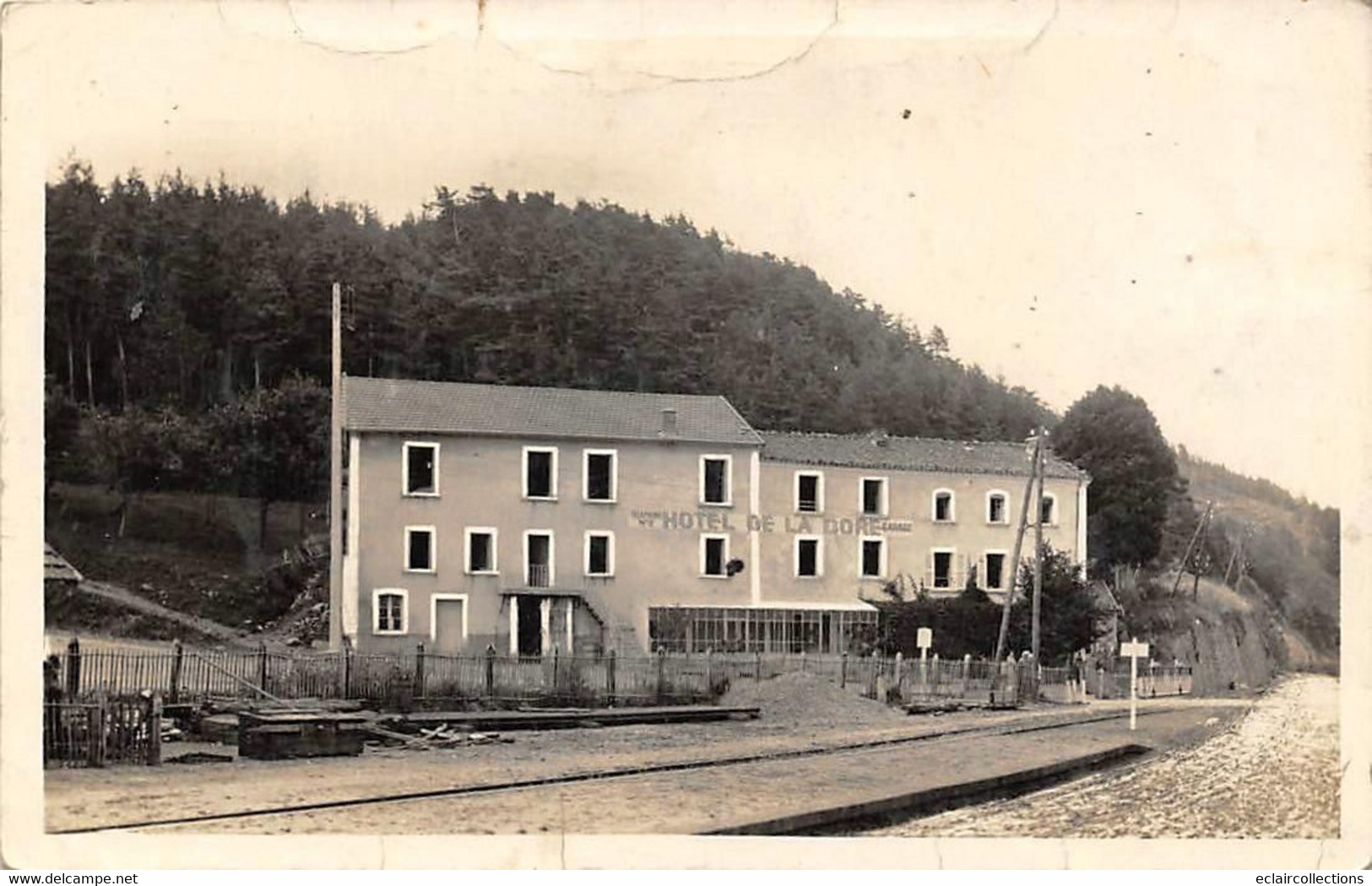 Saint-Sauveur-la-Sagne    63     Hôtel De La Dore . Passage à Niveau        (voir Scan) - Autres & Non Classés