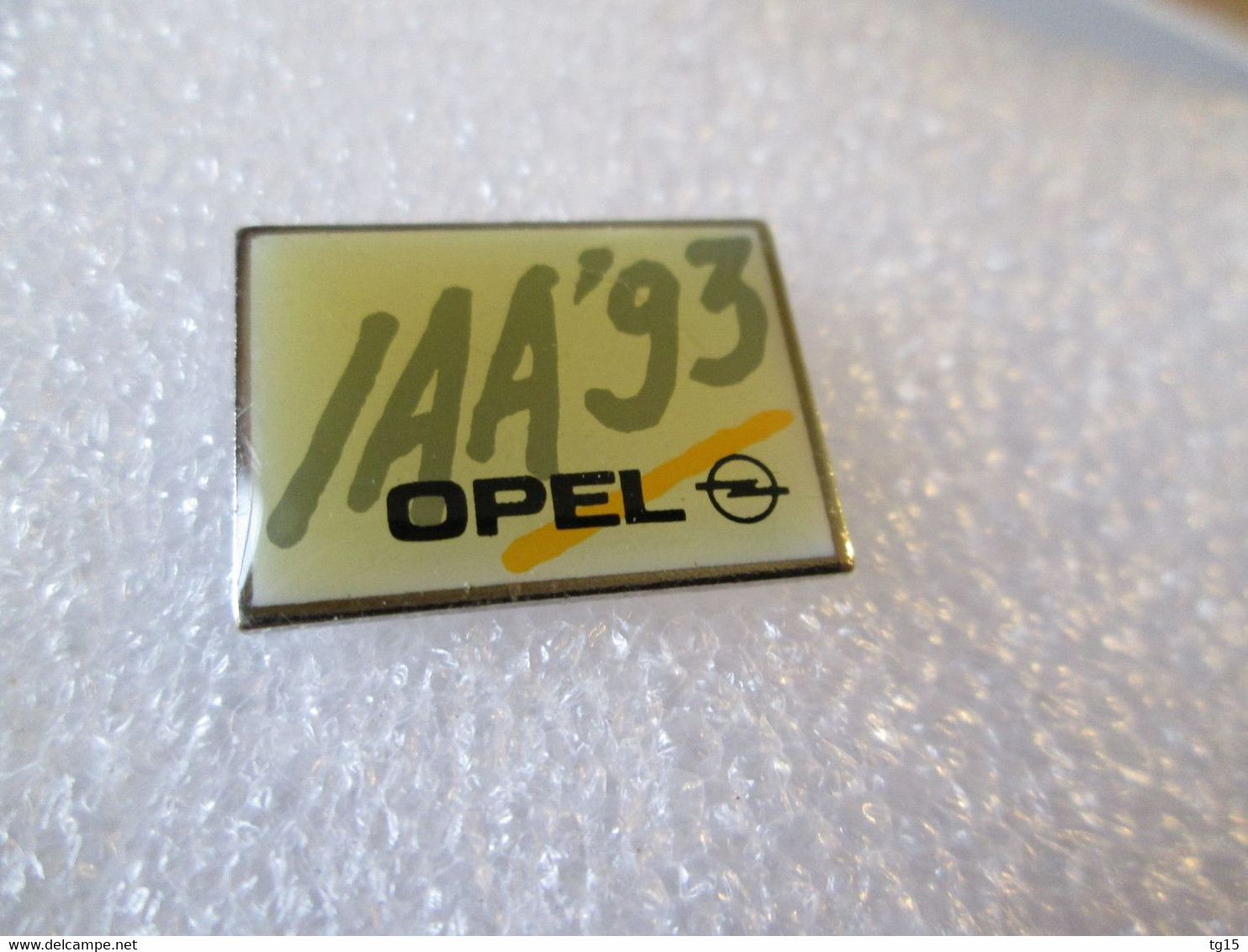 PIN'S     IAA   93   OPEL      SALON DE  FRANCFORT - Opel
