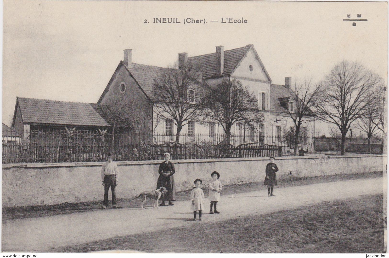 18 - INEUIL  L'École - Andere & Zonder Classificatie