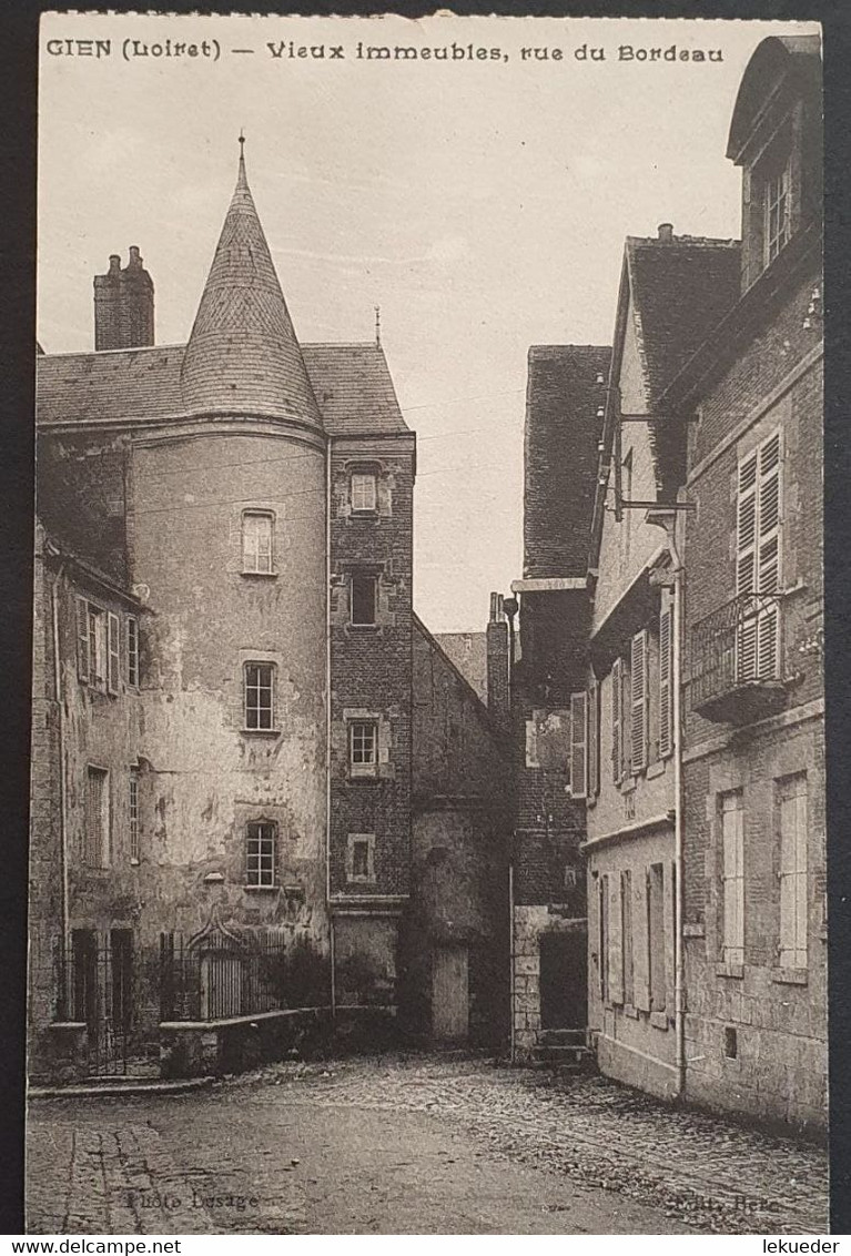 Carte Postale GIEN (Loiret): Viaux Immeubles, Rue De Bordeau, 069 - Gien