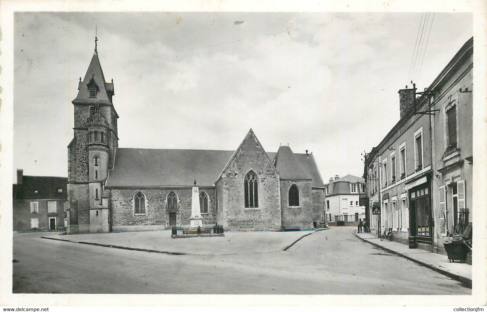 CPSM FRANCE 72 "Marolles Les Braults, Eglise Et Monument Aux Morts" - Marolles