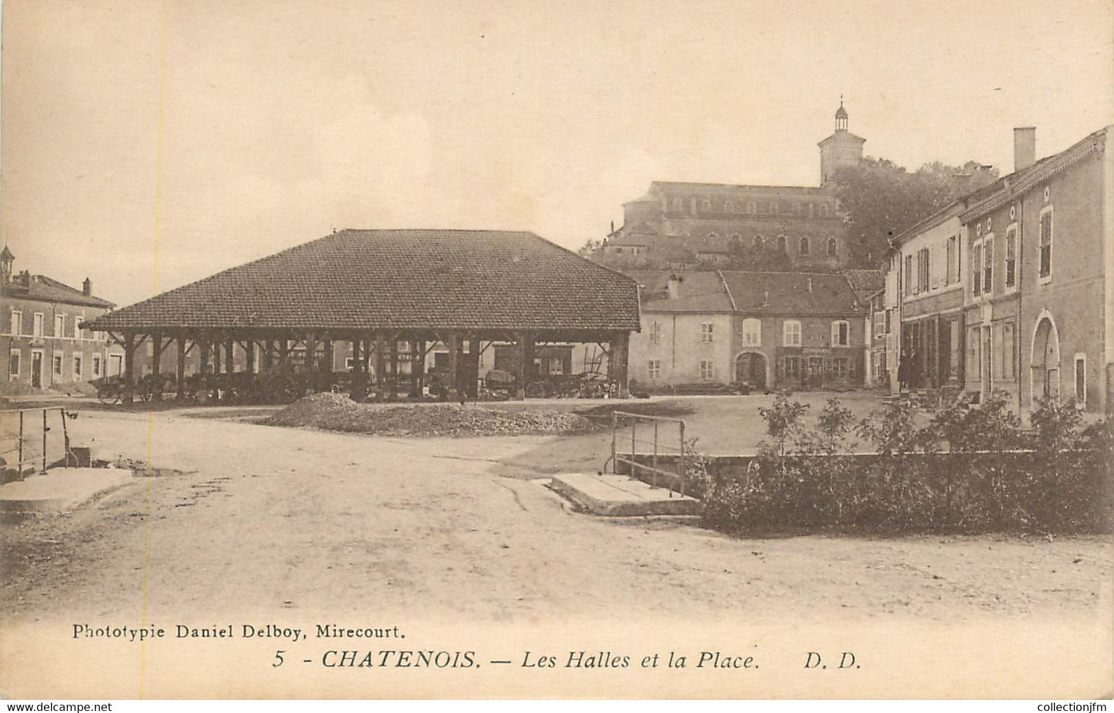 CPA FRANCE 88 " Chatenois, Les Halles Et La Place - Chatenois