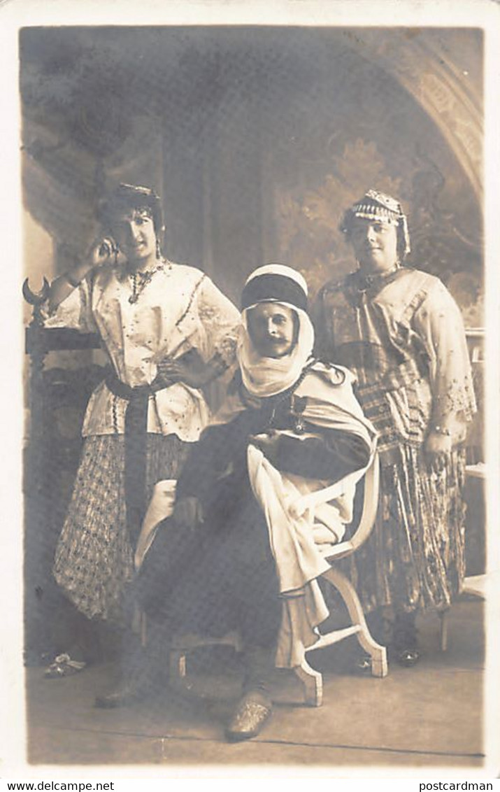 Algérie - Femmes Européennes En Costume De Mauresque - CARTE PHOTO - Ed. PHOTO MAX - Frauen