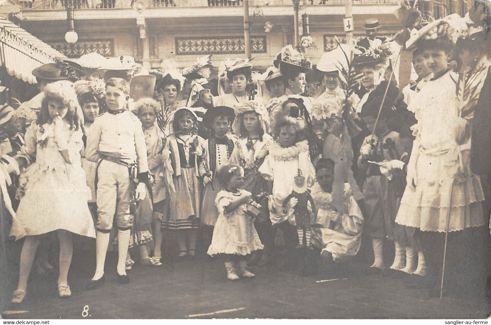 CPA 14 TROUVILLE CARTE PHOTO D'UNE FETE OU BAL D'ENFANTS (verso R.OBERNETTER TROUVILLE - Trouville