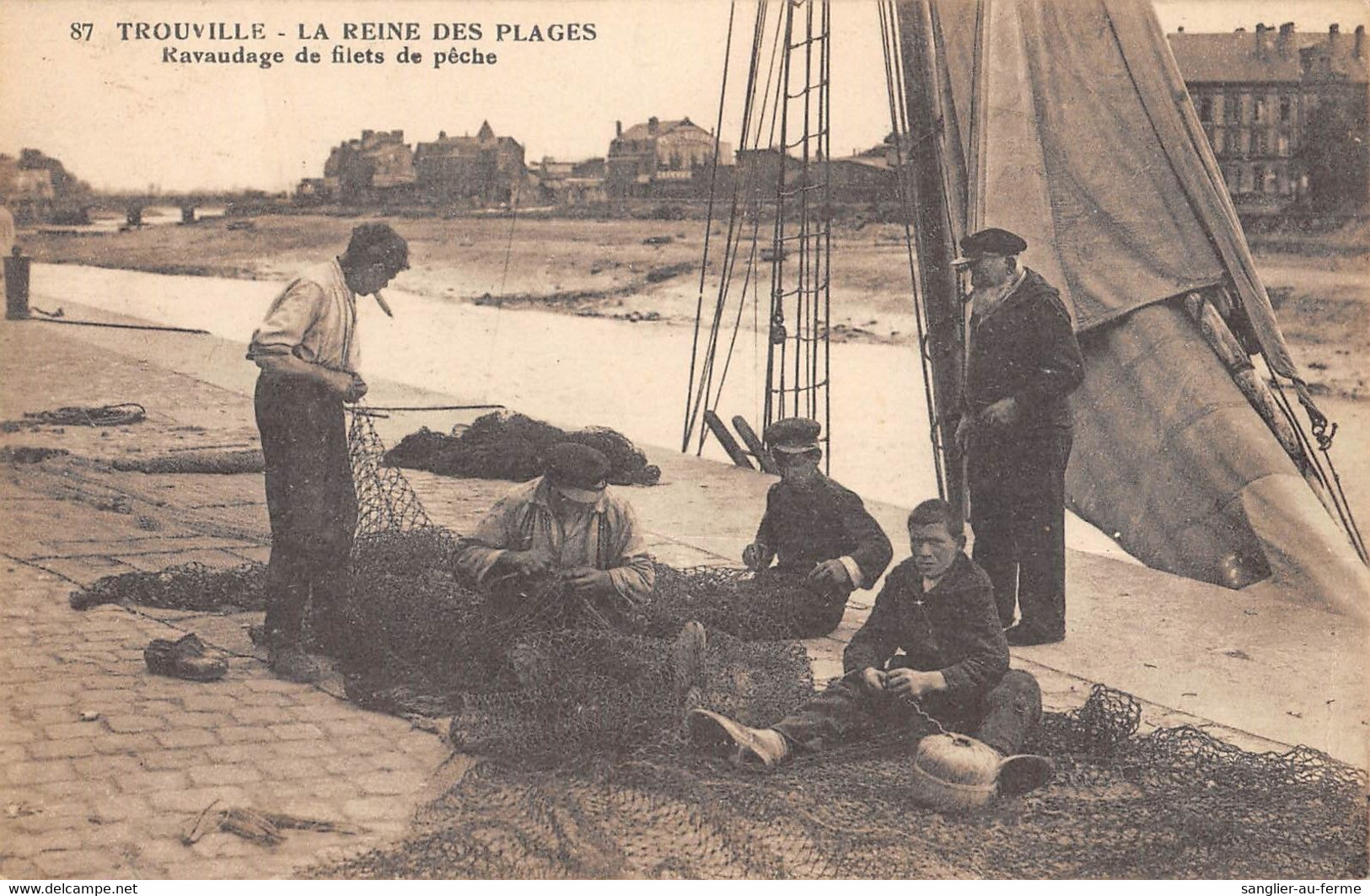 CPA 14 TROUVILLE RAVAUDAGE DES FILETS DE PECHE - Trouville