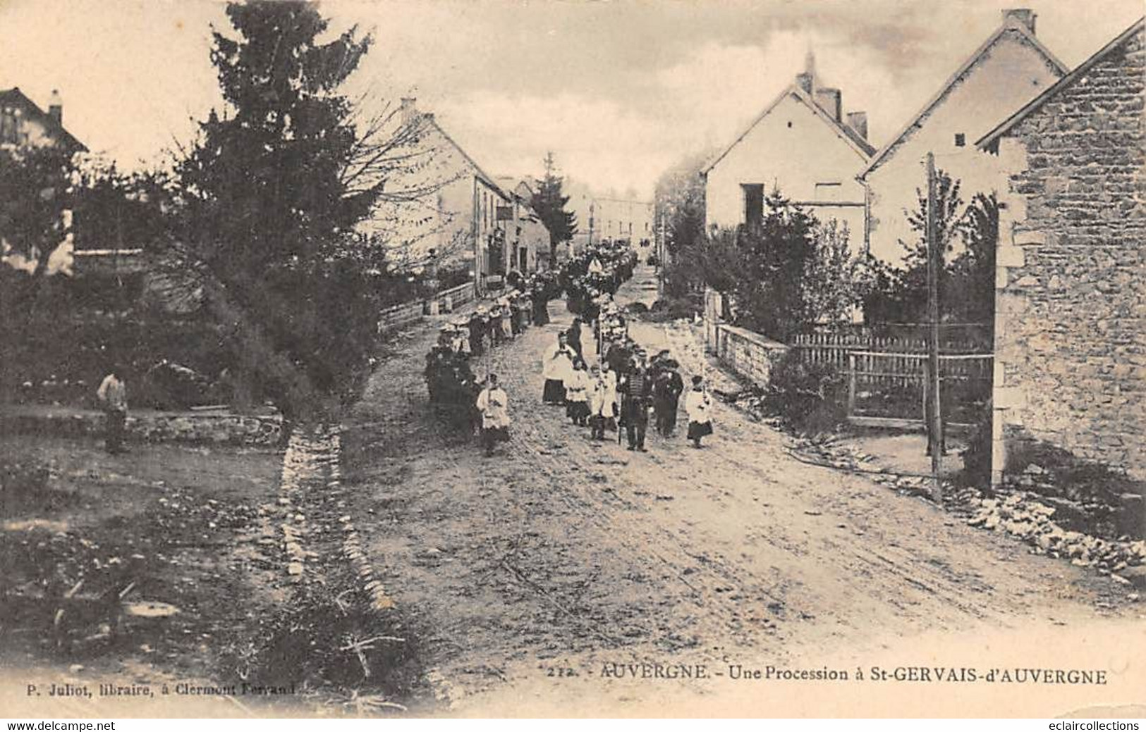 Saint-Gervais-d'Auvergne     63       Une Procession     (voir Scan) - Saint Gervais D'Auvergne