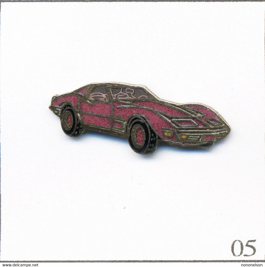 Pin's Automobile - Chevrolet / Modèle Corvette C3 (1967-82) - Version Mauve. Non Estampillé. EGF. T808-05 - Corvette