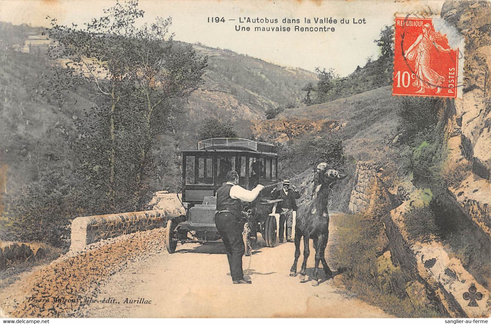 CPA 15 L'AUTOBUS DANS LA VALLEE DU LOT UNE MAUVAISE RENCONTRE - Andere & Zonder Classificatie