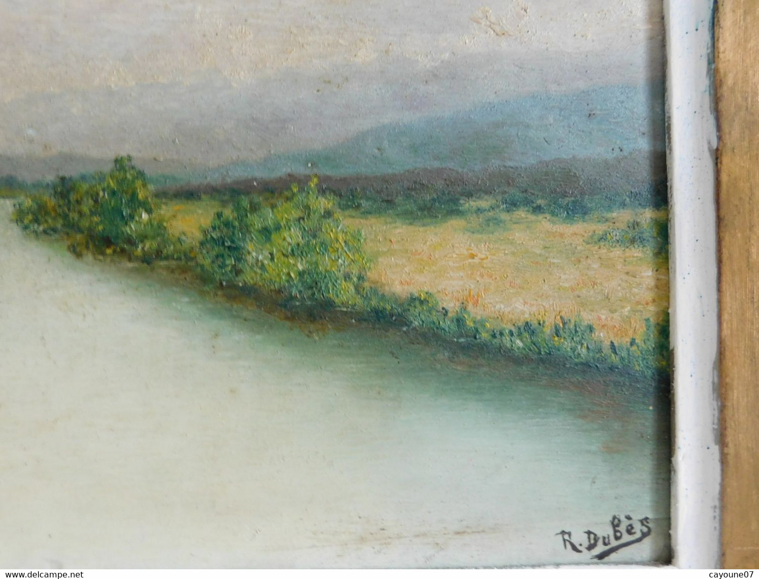 R. DUBÈS (XXème) huile sur panneau "Paysage de rivière et montagne " encadrée