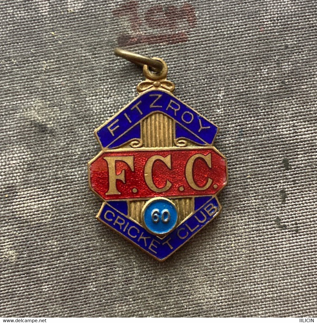 Badge Pin ZN010675 - FCC Fitzroy Cricket Club Melbourne Australia 1921 - Cricket