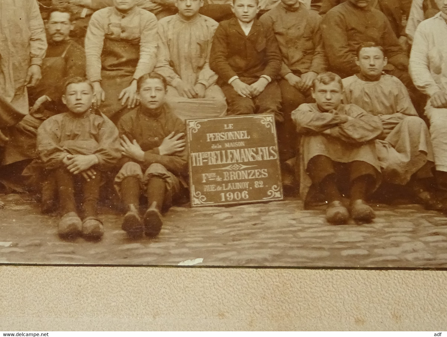 ANCIENNE PHOTO LE PERSONNEL DE LA MAISON BELLEMANS & FILS, FONDERIE DE BRONZES, A LOCALISER, PALISEUL OU ALENTOUR ? - Paliseul