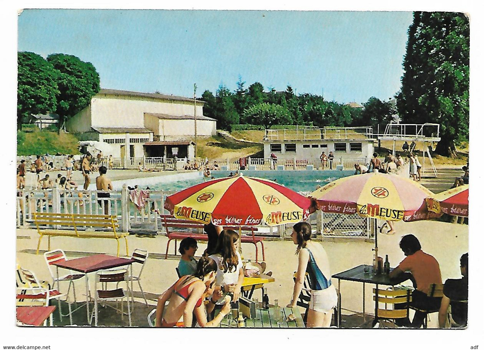 CP TRES ANIMEE CHALUS, LA PISCINE, PARASOL PUB BIERE " LA MEUSE ", HAUTE VIENNE 87 - Chalus