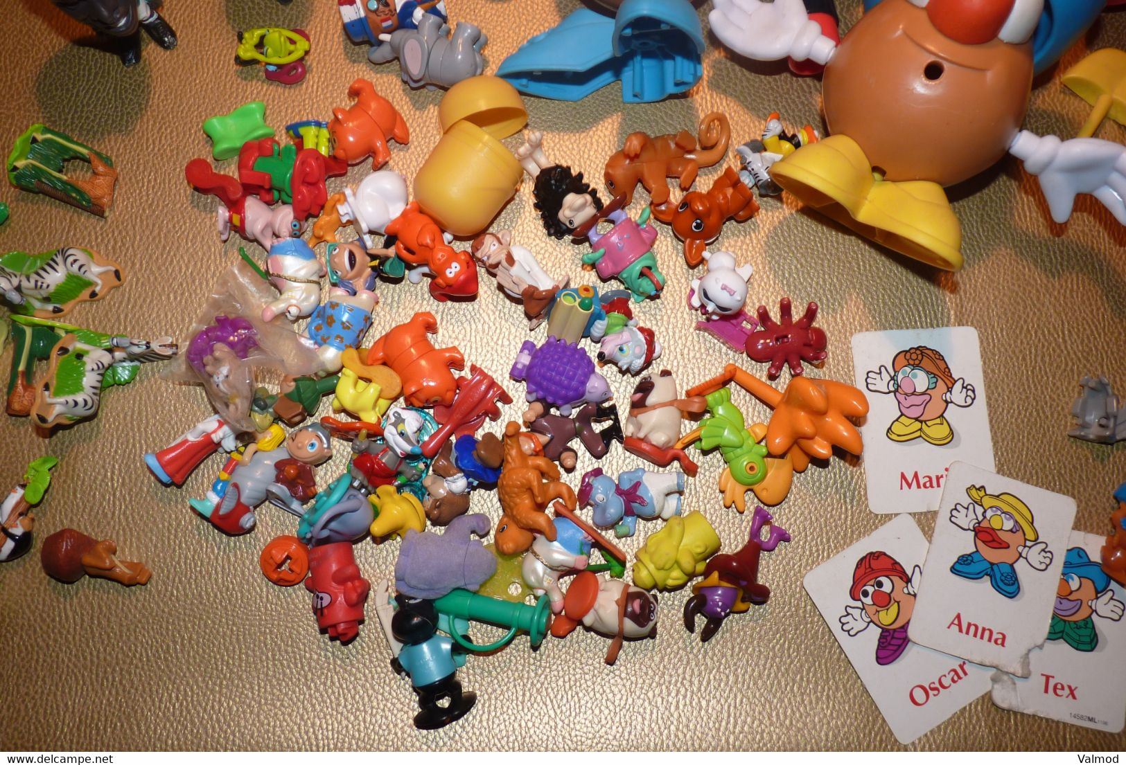 Lot +170 Figurines Diverses+ Accessoires Kinder, Patate, Animaux, Indiens, Cow-boys , Dysney Et Autres + DVD Snoopy. - Lotes