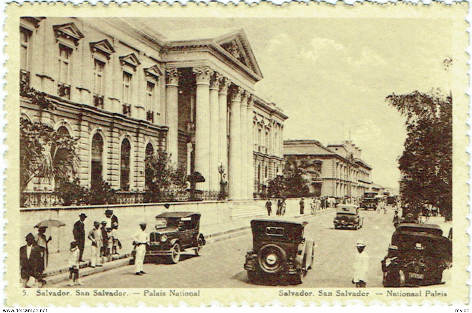 Salvador. San Salvador. Palais National. Old Cars. - El Salvador