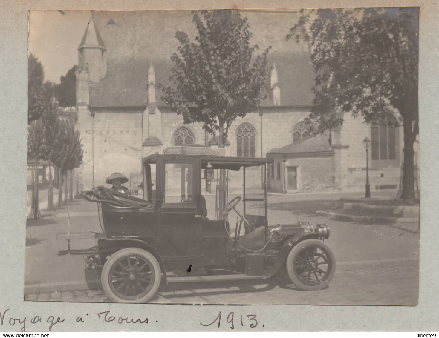 Automobile à Tours 1913 Femme L église Photo - Cars