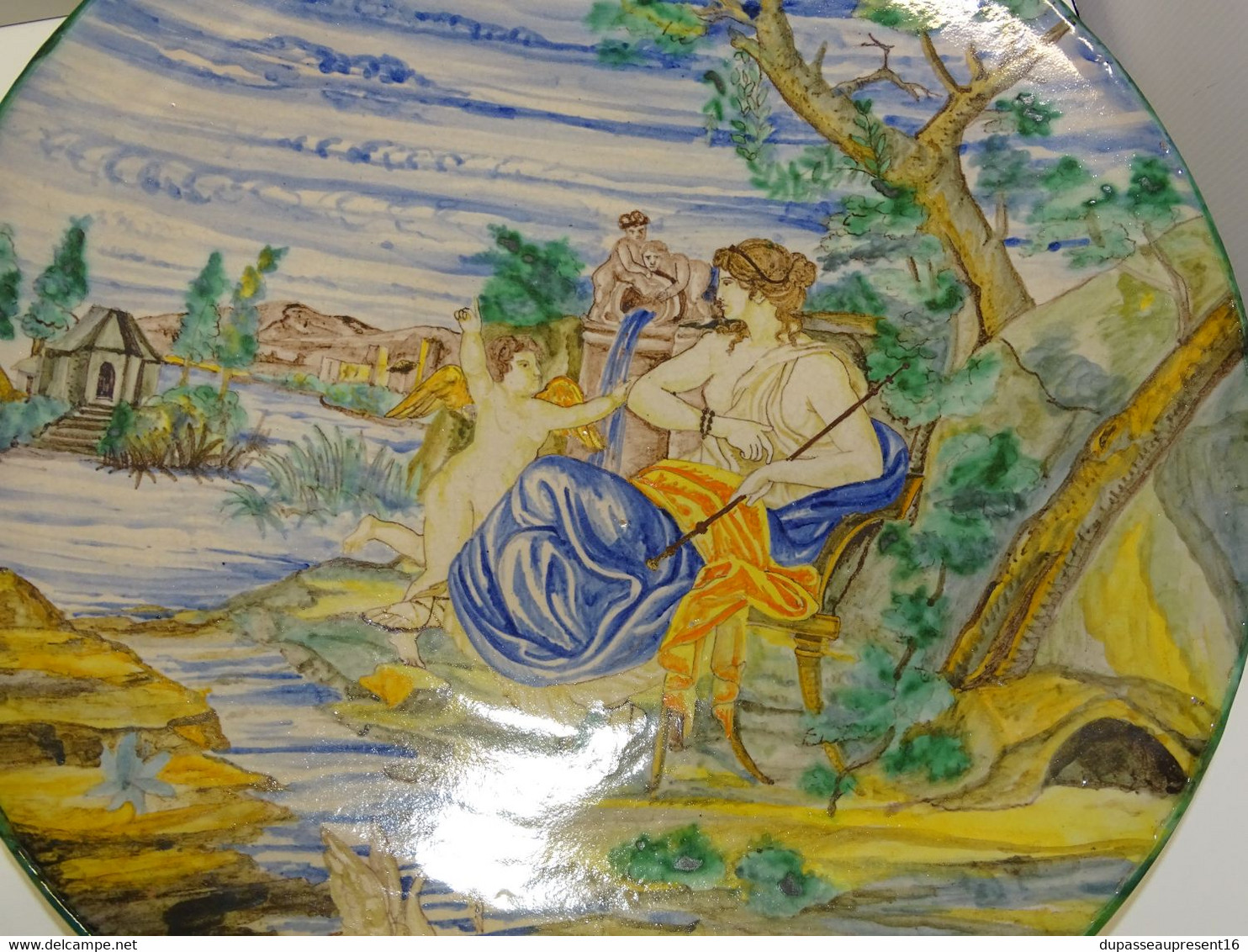 *GRAND PLAT FAIENCE MAJOLIQUE ITALIE XIX/XX déco Scène Mythologique déesse céres E